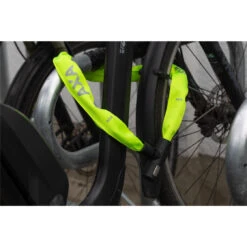 AXA Kettenschloss Cherto City 900 Mm SK 9 Neongelb -Bike Essentials Verkäufe axa kettenschloss cherto city 900 mm sk 9 neongelb2