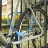 Master Lock KABELSCHLOß ZAHLENKOMBIBLAU VINYLBESCHICHTET 0,90MX12MM -Bike Essentials Verkäufe master lock kabelschloss zahlenkombi blau vinylbeschichtet 090mx12mm2